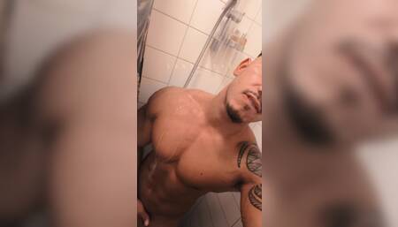 Come and play with me in the shower ????????