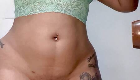 AMATEUR CAMERA CATCHES GIRL WITH FAT ASS TURNED ON