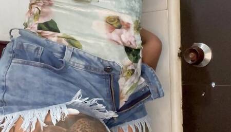 AMATEUR CAMERA BEAUTIFUL GIRL PISSING