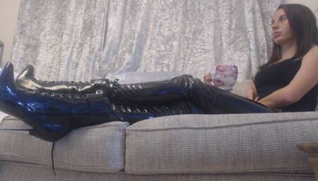 Relaxing and ignoring you pig (WMV)