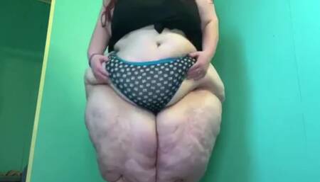 Bbwbootyful shaking ny huge fat booty rubbing my big belly