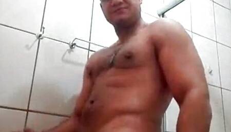 Masturbating in the shower. Parte 2