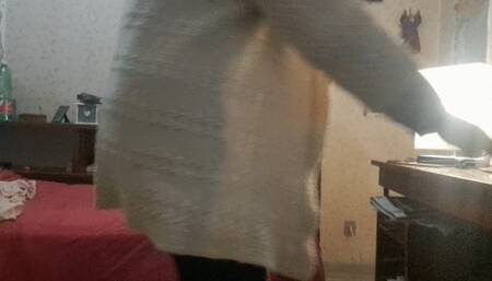 STEPMOMMY SHOWS ASS WHILE RELAXING ON BED