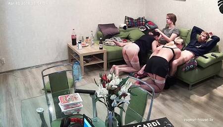 Amateur Teens in Foursome Blowjob Swingers Action with Friends