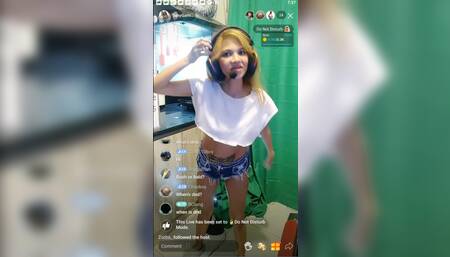 2022-12-13 Aliah Oiled up Fucking Dildo Squirt Show