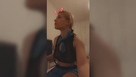 Lehrerin trinkt Sekt, und verliert die Hemmungen????????