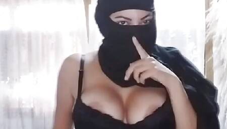 Arab Big Tits Muslim Mom From Malta Masturbates Squirting Pussy For Allah In Hijab On Webcam (Pornhijab Squirt)