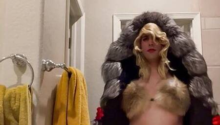 Fur slut in black fox furs