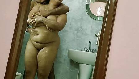 Beautiful Bhabhi Hot Sex with Innocent Hotel Boy!! Hot XXX