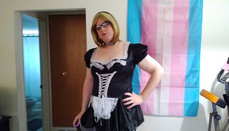 Sissy maid, ready for duty!