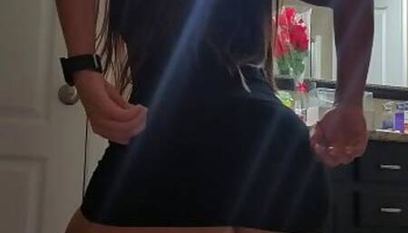 hot Colombiana ridding a 9 inch dildo