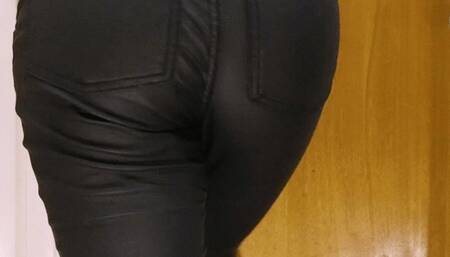 LeakyPrincess supersoaks her black leather jeans, bf fingers her