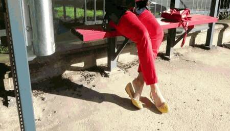 Wait for the bus AVI(1280x720)FHD