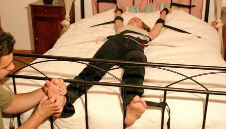 REMASTERED VINTAGE SERIES : VIRGINIE GOES CRAZY ON THE BED - PART 01