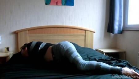 Automne - Taped on Bed