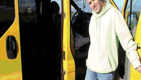 Bonnie is stuck in the car MP4(1280*720)HD