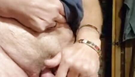 BadWilliam420 stroking his cock