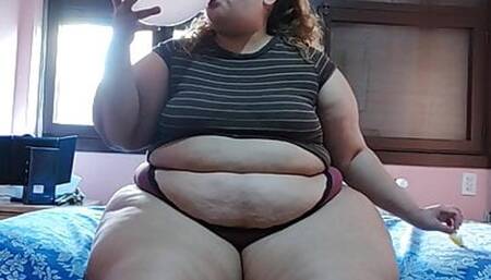 FAT BBW, BURST BALLOONS WITH HER LEGS - LOONER FETISH