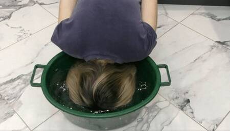 A invisible ghost immerses you in plastic tub WMV FULL HD 1080p