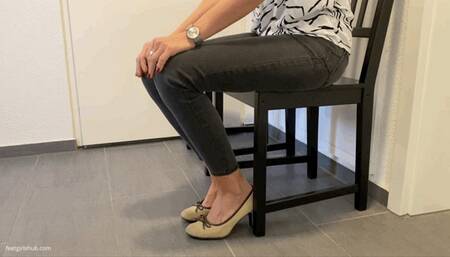 NERVOUS TOE TAPPING IN WAITING ROOM - MOV HD