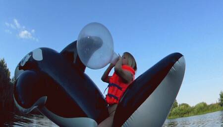 Alla rides a big inflatable whale in the lake and B2Ps two balloons!!! (First part)
