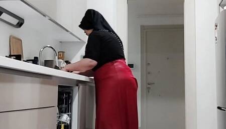 My stepmother's sexy dance figures make me horny