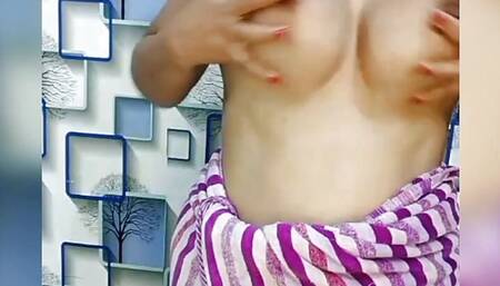 Saggyboobs hot bhabhi pussy fingering and nude show natural beauty bigboobs
