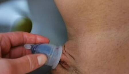 Morning menstrual cup changing incl. morning piss...