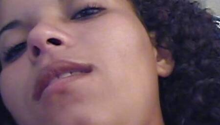 Sexy babe rubs her cunt and give nice head - amateur retro