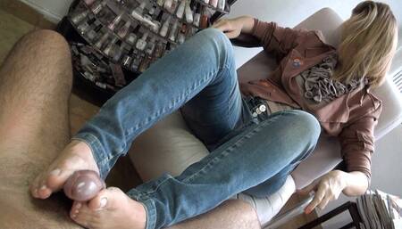 Jeans Footjob at the hairdresser (FULL VIDEO)