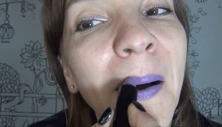 Passion and attraction of the sensual violet lipstick