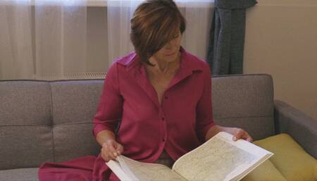 HOUSEWIFE SOLITARY PLEASURE