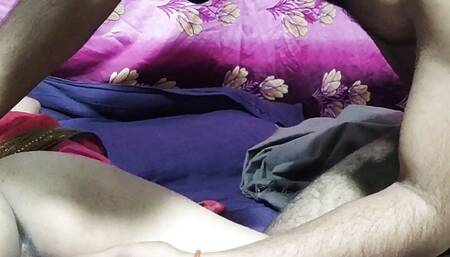 Bra Bechne Wale Ne Akele Me Dekh Kar Chod Diya Sexy Bhabhi Ko