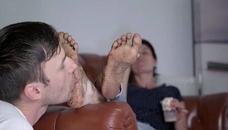 Weronika - Dirty Feet Feeding - Day 01 - Part 02 -  HD 2560x1440