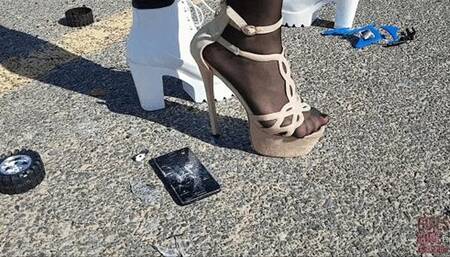 Anastasija 77 - Smartphone under Heels & Boots