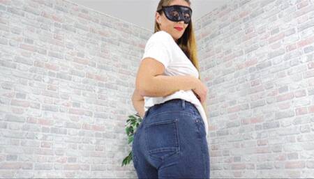 Be thankful for the sight of Lady Nora's jeans ass - small version