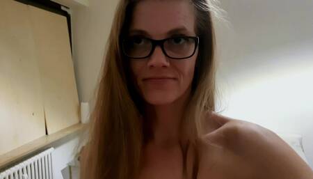 100% MEGA MILF SQUIRT! The mirror is soaking wet with pussy juice