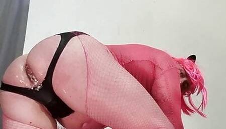 Sisqueen90 auzzie takes huge dildo deep in the ass