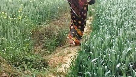 Indian farmer wife working on field fucking hardcore outdoor hindi sex
