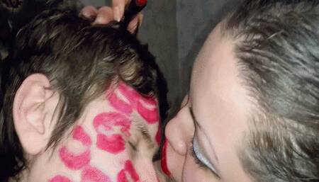 Lipstick kisses as payment for a massage  MP4(1280*720)HD