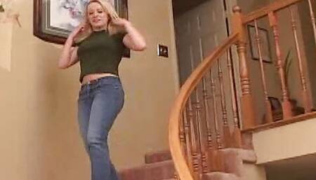 Lustful teen in hot and sweet solo show - classic homemade amateur slut