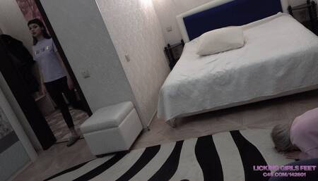 KARINA - Crawl to me, I need a foot massage! (HD)