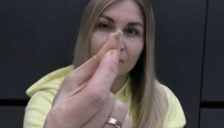 Enjoy yourself as you pick your nose peacefully MP4 FULL HD 1080p