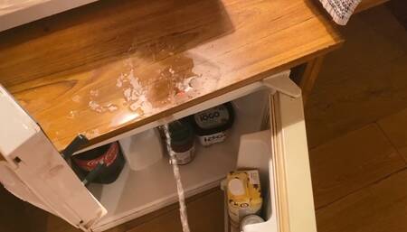 Cheap Motel - Marking the desk