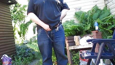 Holger Jahnke nackt im Schrebergarten