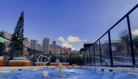 feet fetish in the pool