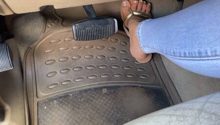 Milah Arches sexy dangling after pedal pumping