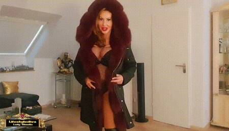 VERFUEHRT MIT PELZ PARKA UND AROLLO BOOTS