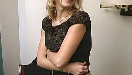 Horny blonde mommy shows her sex skills