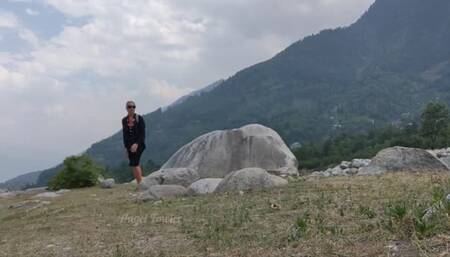 Caught a girl pissing in nature